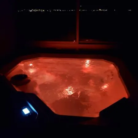 Chez Arnaud Sauna Et Jacuzzi Holiday home Saint-Jean-Saint-Maurice-sur-Loire
